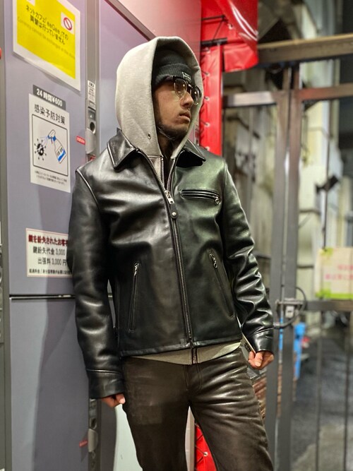 schottのライダースジャケットを使った「レザーパンツ」の人気
