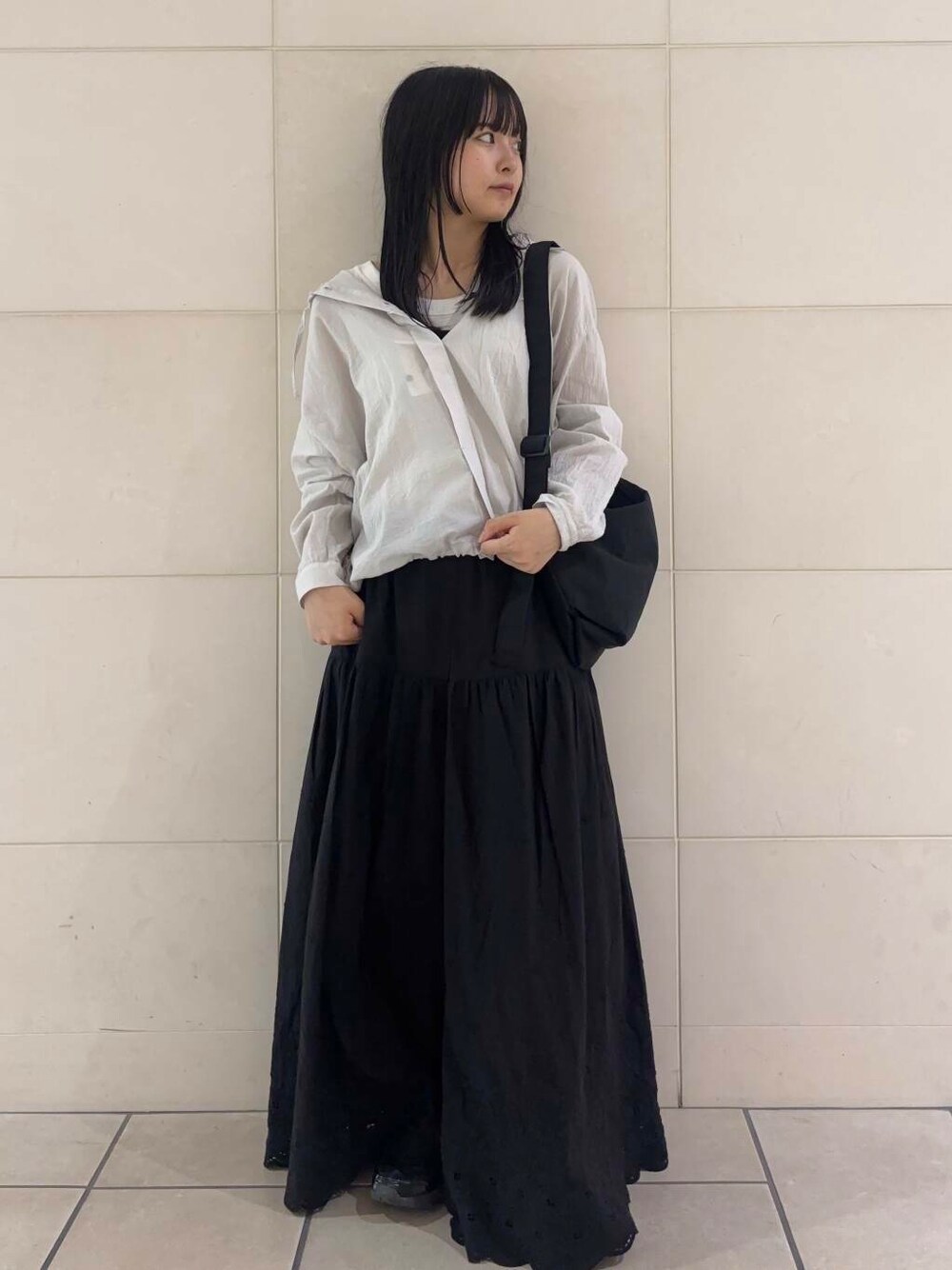 「大人カジュアル、カジュアルコーデ、シンプルコーデ、かぐれ、低身長、アーバンリサーチドアーズ、newarrival、休日スタイル、低身長コーデ、新作、綺麗めパンツ、旅行コーデ、イエベ秋、ナチュラル×イエベ秋、私のイチ推しブランド」｜「URBAN RESEARCH DOORSのウォッシャブルミニショルダーバッグ（ショルダーバッグ、ブラック系）」を使った、chihiroさん（レディース・153cm）の夏コーディネートの1枚目の写真