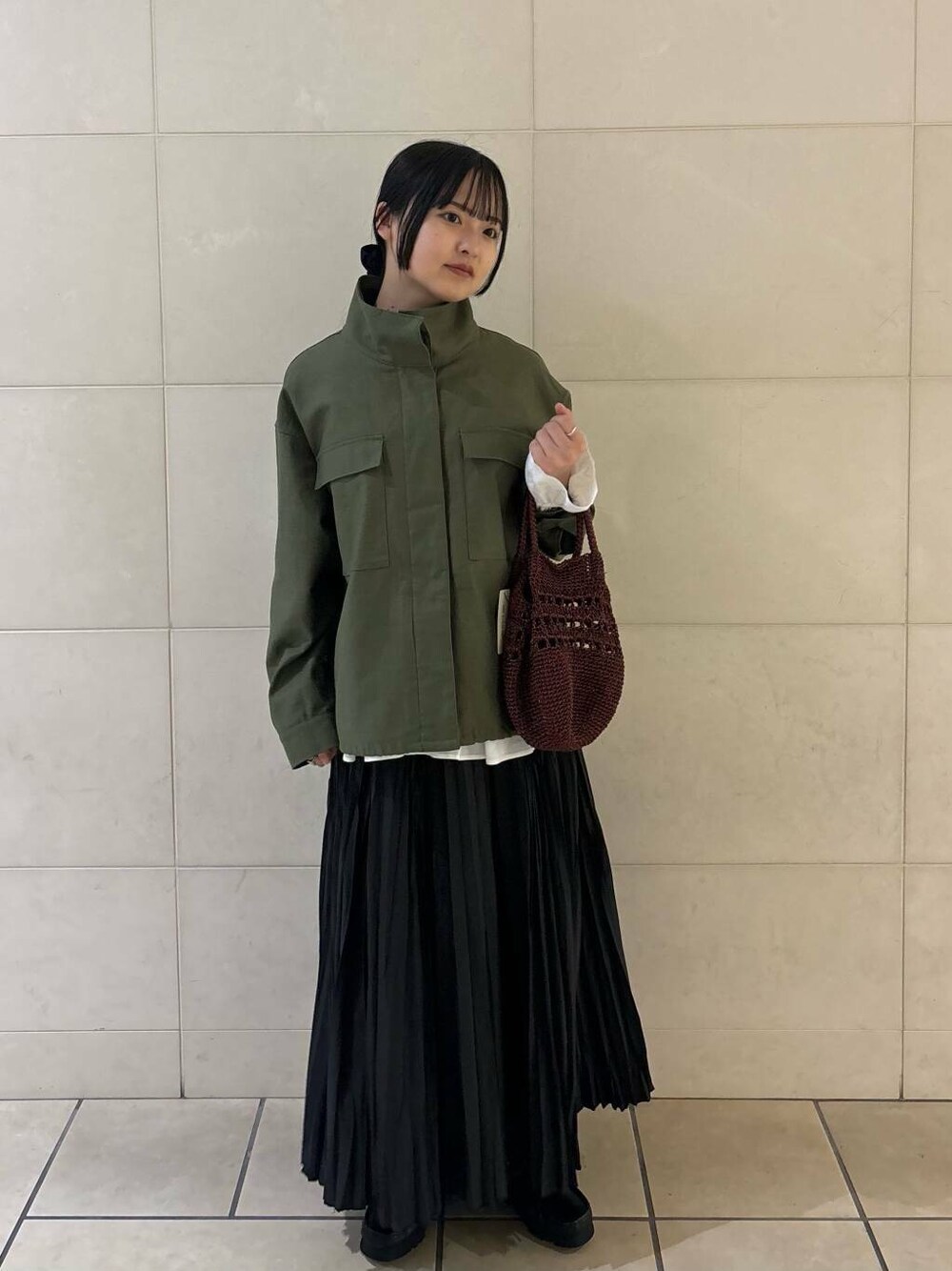 「大人カジュアル、ロングスカート、デートコーデ、シンプルコーデ、ブラウス、アーバンリサーチドアーズ、newarrival、低身長コーデ、新作、春カラーコーデ、ナチュラル×イエベ秋、私のイチ推しブランド、私の推し新作アイテム、ブラウスが主役の春コーデ」｜「URBAN RESEARCH DOORSのスカラップスリーブギャザーブラウス（シャツ/ブラウス、ホワイト系）」を使った、chihiroさん（レディース・153cm）の春コーディネートの1枚目の写真