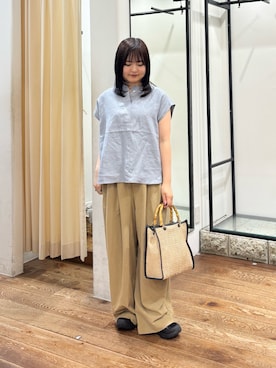 「URBAN RESEARCH DOORS（アーバンリサーチドアーズ）のリネンスキッパーフレンチブラウス｜フレンチスリーブ/麻/涼しい/オンオフ（シャツ/ブラウス、ブルー系）」を使った、chihiroさん（レディース・153cm）の夏コーディネート