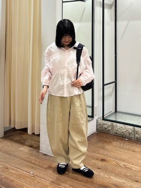 「URBAN RESEARCH DOORS（アーバンリサーチドアーズ）の『UR TECH』コットンギャザーVネックブラウス（シャツ/ブラウス、ピンク系）」を使った、chihiroさん（レディース・153cm）の春コーディネート