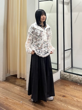 「URBAN RESEARCH DOORS（アーバンリサーチドアーズ）のmizuiro-ind　FLOWER PRINT T-SHIRTS（Tシャツ/カットソー、ブラック系）」を使った、chihiroさん（レディース・153cm）の春コーディネート