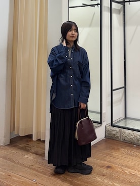 「URBAN RESEARCH DOORS（アーバンリサーチドアーズ）のデニムバンドカラーシャツ（シャツ/ブラウス、ブルー系）」を使った、chihiroさん（レディース・153cm）の秋コーディネート