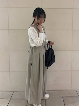 「Gramicci（グラミチ）のアイテム（オールインワン・サロペット）」を使った、堂領千尋さん（レディース・153cm）の春コーディネート