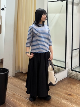「URBAN RESEARCH DOORS（アーバンリサーチドアーズ）の撥水ポケットギャザースカート（スカート、ブラック系）」を使った、chihiroさん（レディース・153cm）の春コーディネート