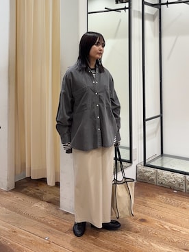 「URBAN RESEARCH DOORS（アーバンリサーチドアーズ）の『別注』IOMMI　スウェードバイカラーバッグ（トートバッグ、ベージュ系）」を使った、chihiroさん（レディース・153cm）の秋コーディネート