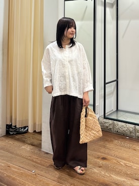 「かぐれ（カグレ）のライトリネンストレートイージーパンツ（その他パンツ、ブラウン系）」を使った、chihiroさん（レディース・153cm）の夏コーディネート
