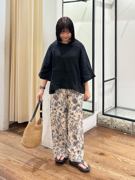 「かぐれ（カグレ）のコットンリネンプリントイージーパンツ（その他パンツ、グレー系）」を使った、chihiroさん（レディース・153cm）の夏コーディネート