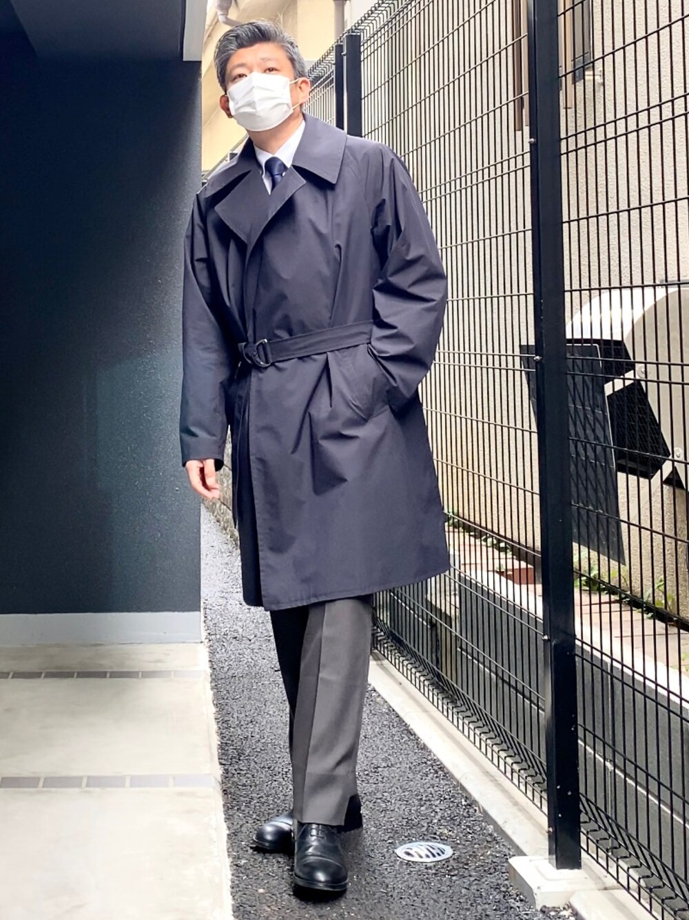 「今日のコーデ、通勤コーデ、ビジネススタイル、スーツスタイル、セットアップ、プチプラ、プチプラコーデ、UNIQLO×GU、UNIQLO U、GU、春コーデ、コート、タイロッケンコート、シンプルコーデ、シンプル」｜「GUのリアルレザーストレートチップシューズ（ドレスシューズ、ブラック系）」を使った、こすちんさん（メンズ・178cm）の春コーディネートの1枚目の写真