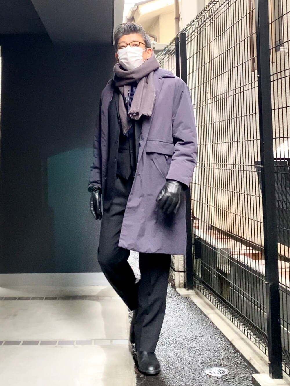 「今日のコーデ、通勤コーデ、スーツスタイル、パデットコート、セットアップ、ベスト、レインブーツ、雨の日コーデ、着回しコーデ、BEAUTY&YOUTH UNITED ARROWS、H&M、nano・universe、Durban、B:MING by BEAMS、UNIQLO+J」｜「BEAUTY&YOUTH UNITED ARROWSのby パデット バルカラー コート 2（ステンカラーコート、ブルー系）」を使った、こすちんさん（メンズ・178cm）の冬コーディネートの1枚目の写真