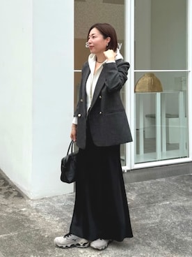 「アイテム（パーカー、ホワイト系）」を使った、AIさん（レディース・160cm）の秋コーディネート