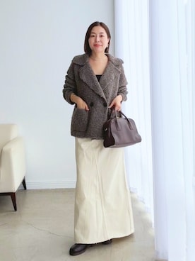 「アイテム（デニムスカート、ホワイト系）」を使った、AIさん（レディース・160cm）の秋コーディネート