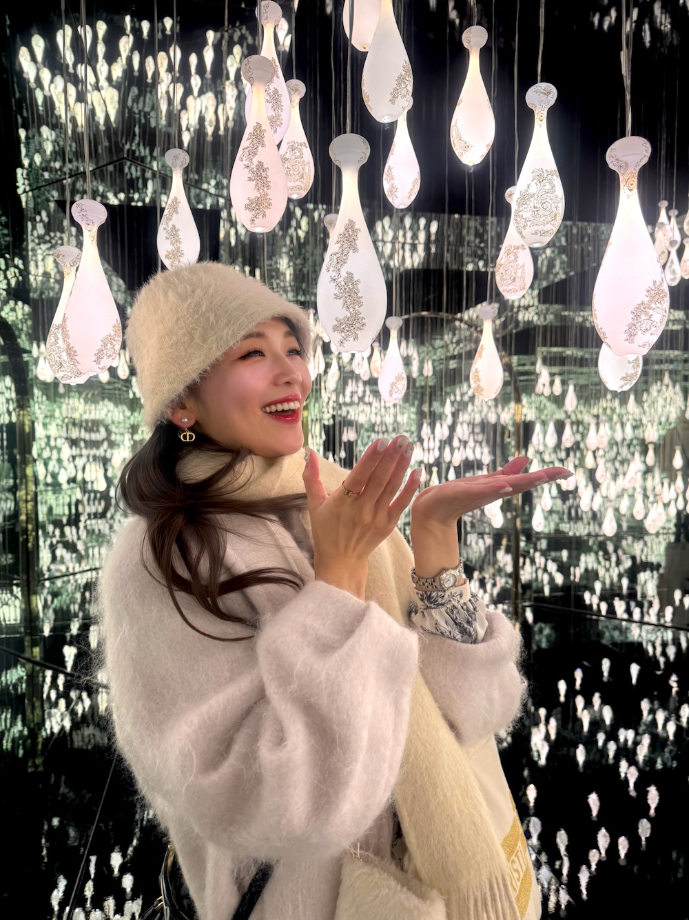 マフラーを使った「Dior」のレディース人気ファッション