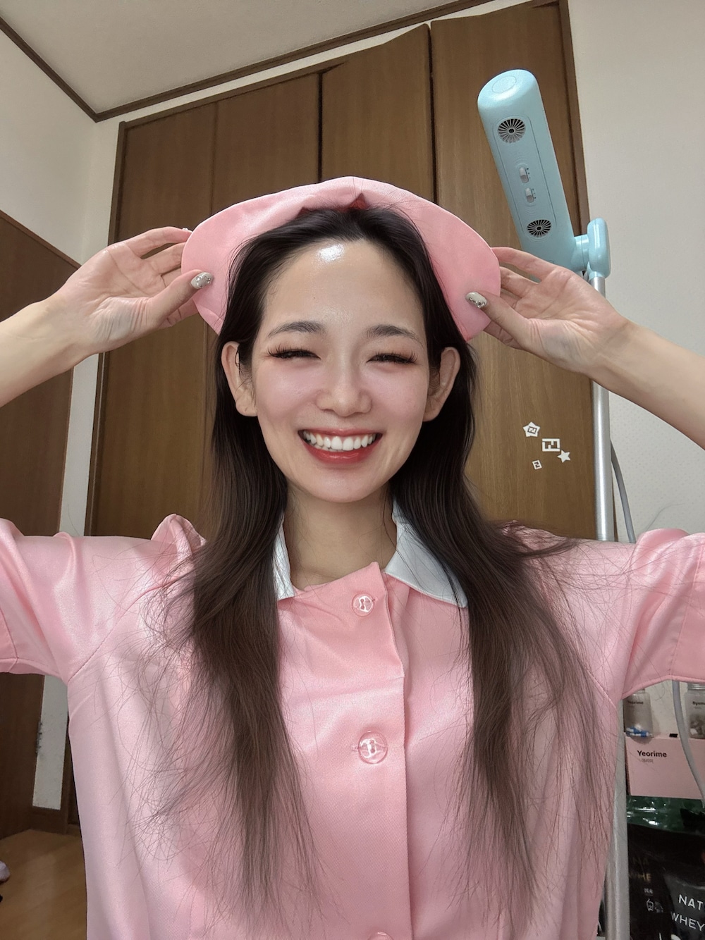 「コスプレ、ナース、ナース服、セクシー、セクシーコーデ、PR、A&Tcollection、配信者コーデ、YouTuber、インフルエンサー、高身長女子、制服、制服風コーデ、ナースキャップ、スタンド式ドライヤー」｜「A&Tcollectionのアイテム（その他、ピンク系）」を使った、chanrie1229さん（レディース・168cm）の冬コーディネートの1枚目の写真