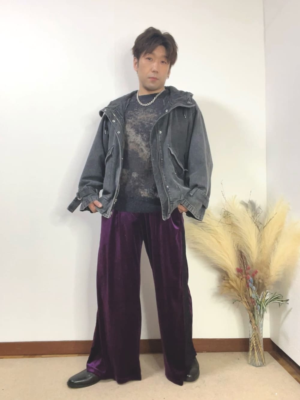 「ベロア、ベロアパンツ、ワイドパンツ、マウンテンパーカー、ニット、Ellno Loset、WYM、CLEL、きれいめカジュアル、大人コーデ、オトナカジュアル、おしゃれさんと繋がりたい、大人カジュアル、Aライン」｜「CLELの【CLEL】Military Design Mountain Parka/ミリタリーデザイン マウンテンパーカー（マウンテンパーカー、ブラック系）」を使った、すすむさん（メンズ・168cm）の春コーディネートの1枚目の写真
