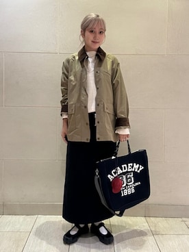 「アイテム（コインケース）」を使った、小菅さん（レディース・156cm）の秋コーディネート