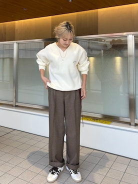 「アイテム（ベルト、レッド系）」を使った、小菅さん（レディース・156cm）の秋コーディネート