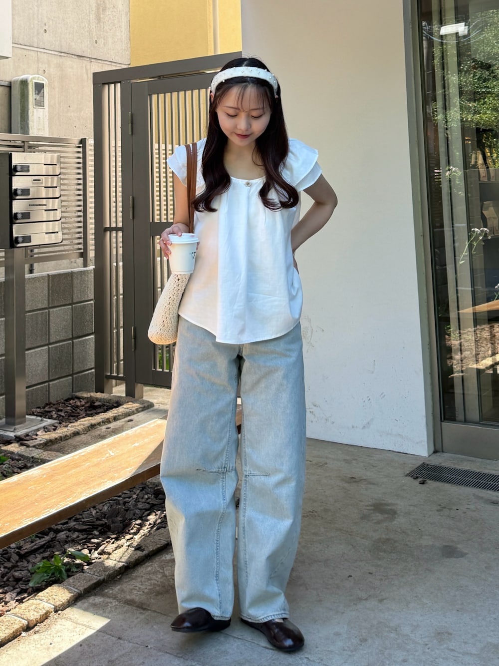 「最近のいい感じコーデ、古着MIX、韓国ファッション、デニム、ブラウス、夏コーデ、大人かわいい、きれいめカジュアル、プチプラ、GU、パンプス、パンツスタイル、シンプルコーデ、お出かけコーデ、休日スタイル」｜「GUのアイテム（デニムパンツ、ブルー系）」を使った、みさねさん（骨格ストレート・レディース・158cm）の春コーディネートの1枚目の写真