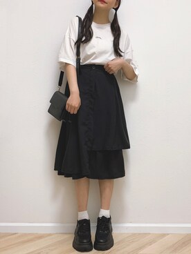 スカートを使った 黒スニーカー の人気ファッションコーディネート Wear