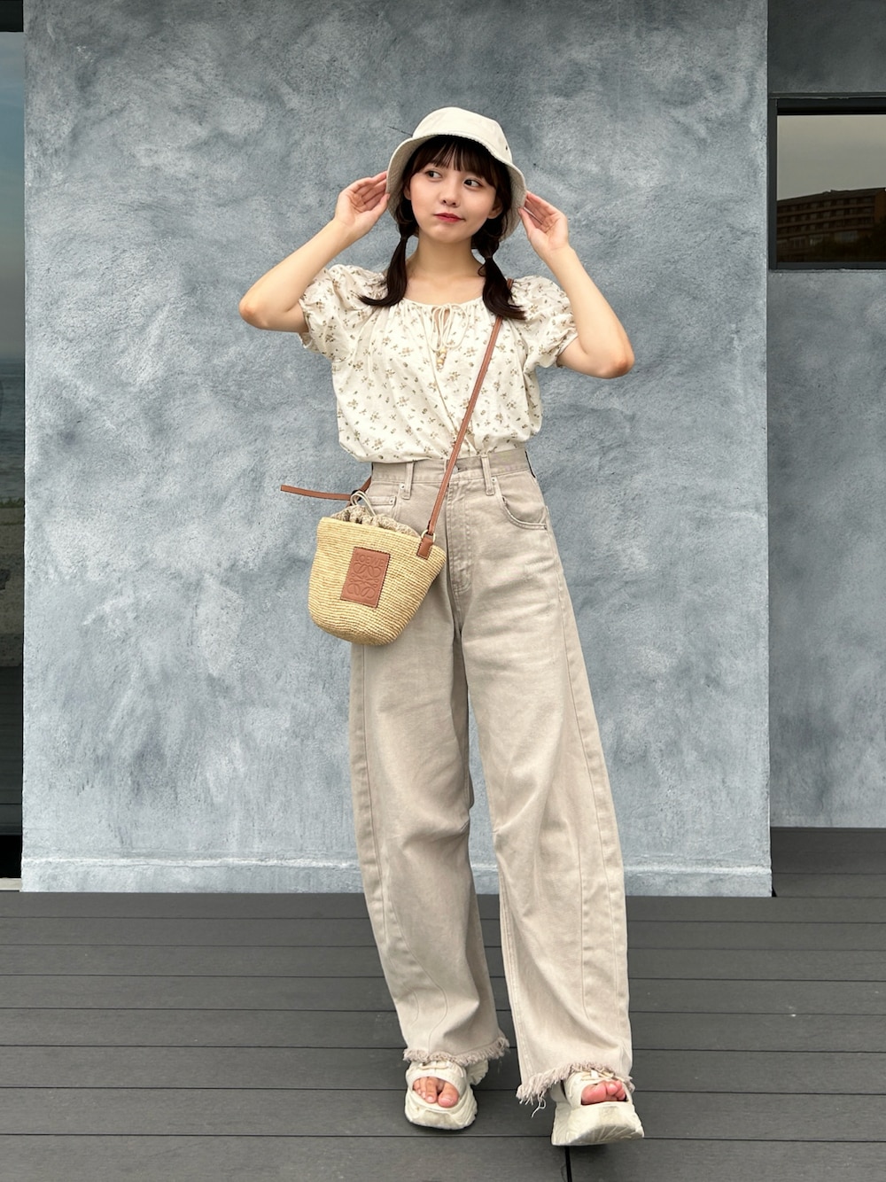 LOEWEロエベ　スリットポシェットバッグ　ショルダー斜めがけラフィアカゴバッグ LOEWE ロエベ かごバッグ POCHETTE BAG スリット ポシェット