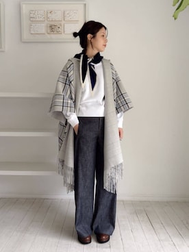 「アイテム（ポンチョ）」を使った、Kikuchi_TOMORROWLANDさん（レディース・164cm）の秋コーディネート