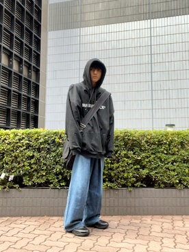 「RAGEBLUE（レイジブルー）のアイテム（ショルダーバッグ）」を使った、橋本おてもとさん（メンズ・176cm）の冬コーディネート