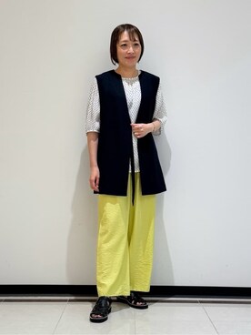 「INDIVI（インディヴィ）の【こなれSETUP】リネンライクジレジャケット（ベスト、ブルー系）」を使った、mikaさん（レディース・165cm）の夏コーディネート