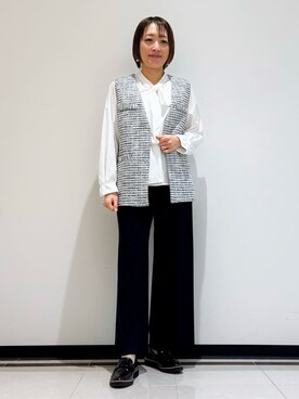 「INDIVI（インディヴィ）の【2点セット／洗える】ツイードジレ＆ボウタイブラウス（その他トップス、ホワイト系）」を使った、mikaさん（レディース・165cm）の冬コーディネート