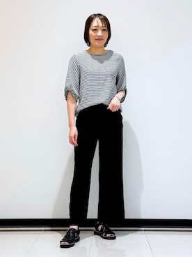 「INDIVI（インディヴィ）の【UVケア／吸汗速乾】凹凸素材ねじり袖トップス（Tシャツ/カットソー、ブラック系）」を使った、mikaさん（レディース・165cm）の秋コーディネート