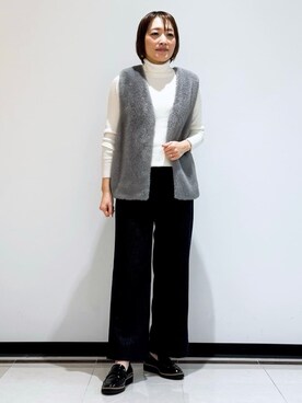「INDIVI（インディヴィ）のミンク調フェイクファージレ（ベスト、グレー系）」を使った、mikaさん（レディース・165cm）の冬コーディネート