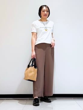 「INDIVI（インディヴィ）の【UVケア／選べるグラフィック】スムースジャージTシャツ（Tシャツ/カットソー、ホワイト系）」を使った、mikaさん（レディース・165cm）の春コーディネート