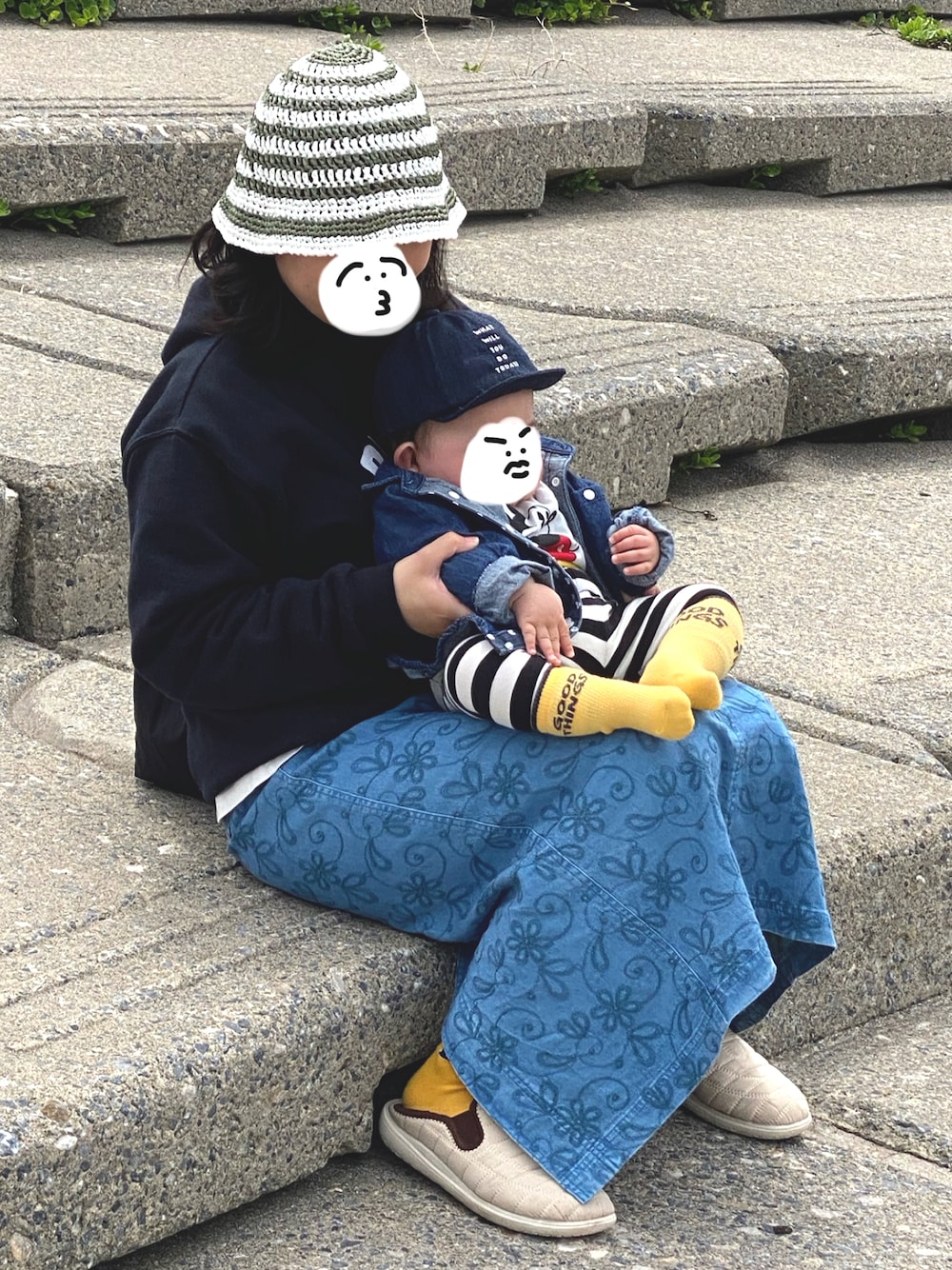 「やっぱり帽子が好き、バケットハット、カジュアルスタイル、ゆるコーデ、低身長女子、春夏コーデ、レイヤードコーデ、デニムスカート、タイトスカート、スカートコーデ、パーカー、フーディー、スウェット、アメカジ、ボーダー」｜「SAE SOMAのアイテム（ハット、グリーン系）」を使った、ならちゃんさん（レディース・155cm）の春コーディネートの1枚目の写真