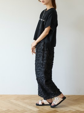 「carino（カリーノ）の【再登場】厚底ビジューバックルサンダル（サンダル、ホワイト系）」を使った、MODEETJACOMOingSTAFFさん（レディース・160cm）の春コーディネート