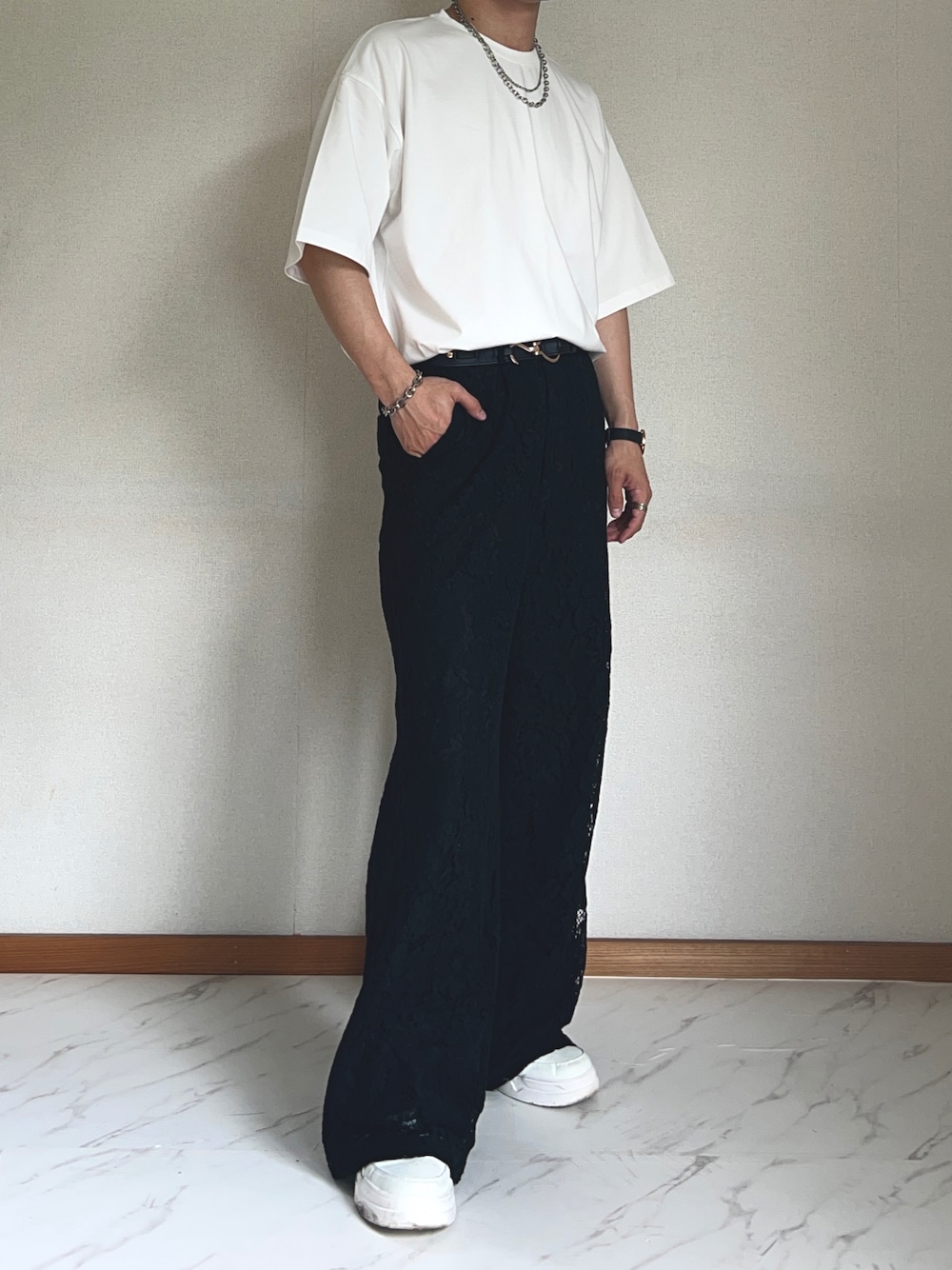 「韓国ファッション、スラックス、メンズファッション、シンプルコーデ、今日のコーデ、夏服、きれいめカジュアル、低身長男子」｜「CLELの【CLEL】Functionary cotton heavyweight short sleeve T-shirt/ファンクショナリーコットン ヘビーウェイト半袖Tシャツ（Tシャツ/カットソー、ホワイト系）」を使った、ゆおさん（骨格ウェーブ・メンズ・167cm）の夏コーディネートの1枚目の写真