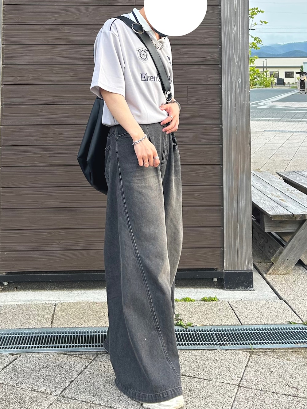 「プチプラ、夏コーデ、ゲームシャツ、CIASENSE、メンズファッション、メンズコーデ、お出かけコーデ、プチプラコーデ、シャツ好き集まれ、低身長コーデ、ストリートMIX、休日コーデ、おしゃれさんと繋がりたい、スニーカー、さらっと晴れやかスナップ」｜「aimohaの凸凹ビッグシルエットシューズ（スニーカー、ホワイト系）」を使った、ゆおさん（骨格ウェーブ・メンズ・167cm）の夏コーディネートの1枚目の写真