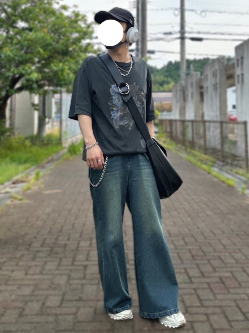 「プチプラ、夏コーデ、メンズファッション、半袖、休日スタイル、カジュアルコーデ、お洒落さんとつながりたい、韓国ファッション、CLEL、低身長コーデ、スニーカーコーデ、ピグメント、トレンド」｜「CLELの【CLEL】Vintage Design Flare Denim Pants /ヴィンテージデザイン フレアデニムパンツ（デニムパンツ、ブルー系）」を使った、ゆおさん（骨格ウェーブ・メンズ・167cm）の夏コーディネートの1枚目の写真