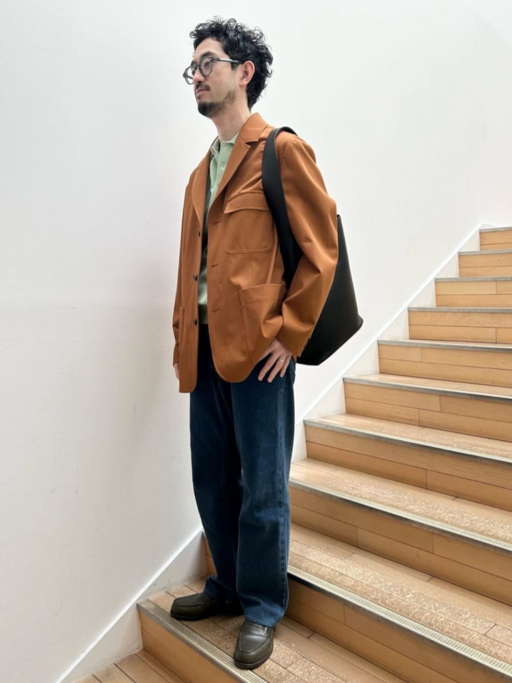 「TOMORROWLAND、トゥモローランド、caban、GALERIE VIE、Aeta、カバーオール、ニットポロ、デニム、ライトグリーン、ユニセックス」｜「GALERIE VIEのリユースシーアイランドコットン デニムストレートパンツ（デニムパンツ、ブルー系）」を使った、Tsukinari_TOMORROWLANDさん（メンズ・175cm）の春コーディネートの1枚目の写真