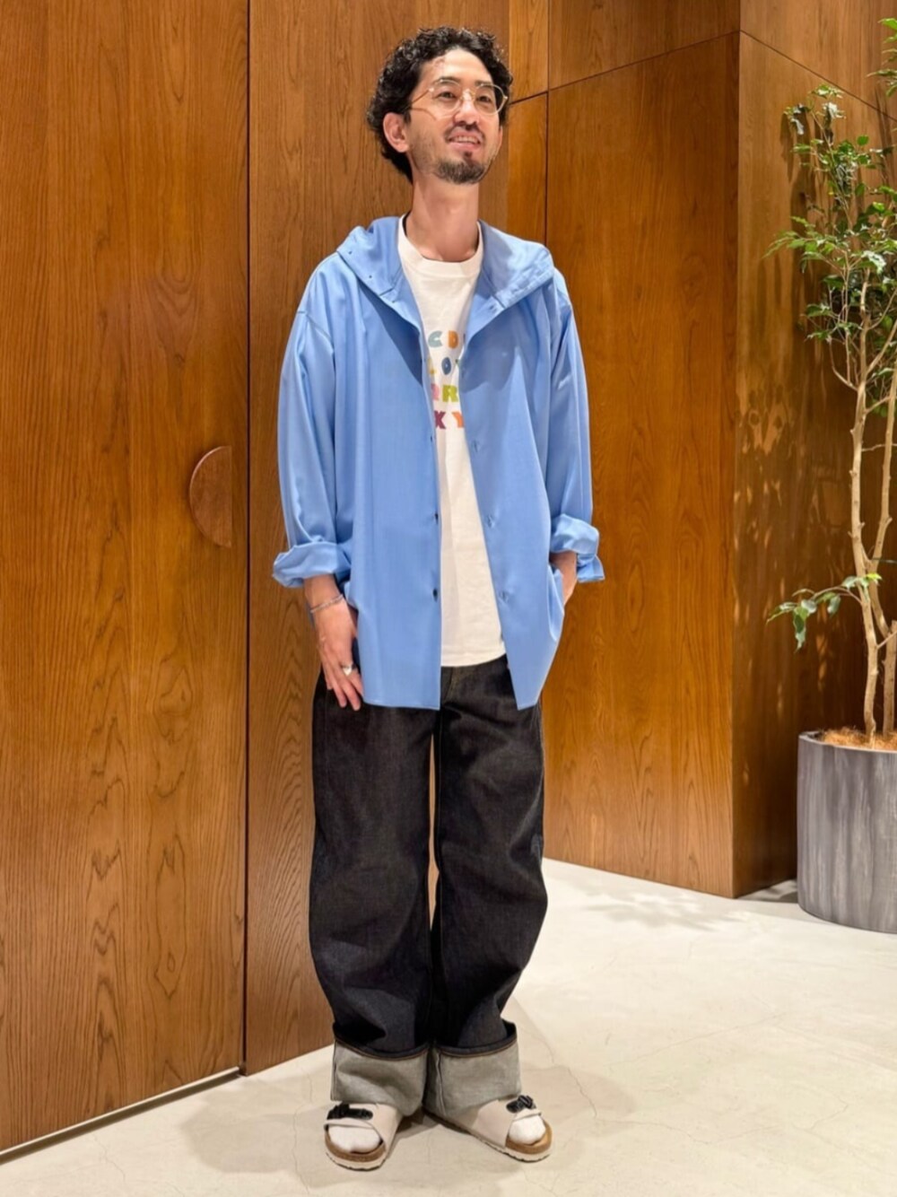 「TOMORROWLAND、トゥモローランド、Edition、TANGTANG、birkenstock、TOMWOOD、Overcoat、Tシャツ、プリントT、デニム、カジュアル」｜「TANGTANGのTANG TANG COLORS LOVE プリントTシャツ（Tシャツ/カットソー、その他）」を使った、Tsukinari_TOMORROWLANDさん（メンズ・175cm）の夏コーディネートの1枚目の写真
