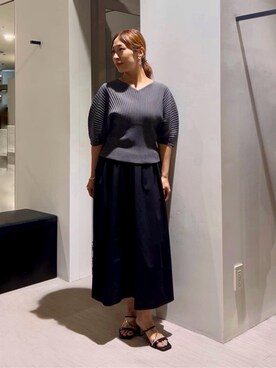 「INDIVI（インディヴィ）の【二の腕カバー／スタイルアップ】ドライタッチストレッチニット（Tシャツ/カットソー、グレー系）」を使った、romiさん（レディース・158cm）の夏コーディネート