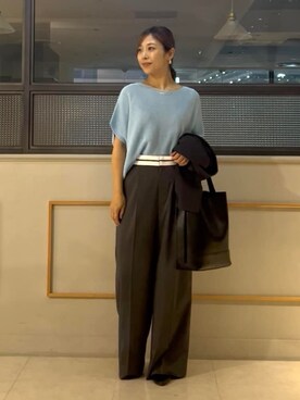 「INDIVI（インディヴィ）の【ウール調素材】ベルトデザインワイドパンツ（その他パンツ、グレー系）」を使った、romiさん（レディース・158cm）の夏コーディネート