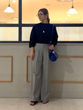「INDIVI（インディヴィ）の【UVケア／吸汗速乾】スリーブデザインブラウス（シャツ/ブラウス、ブラック系）」を使った、romiさん（レディース・158cm）の秋コーディネート