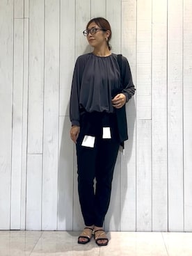 「INDIVI（インディヴィ）の【体型カバー／マシンウォッシュ対応】シアージャージトップス（Tシャツ/カットソー、グレー系）」を使った、romiさん（レディース・158cm）の夏コーディネート