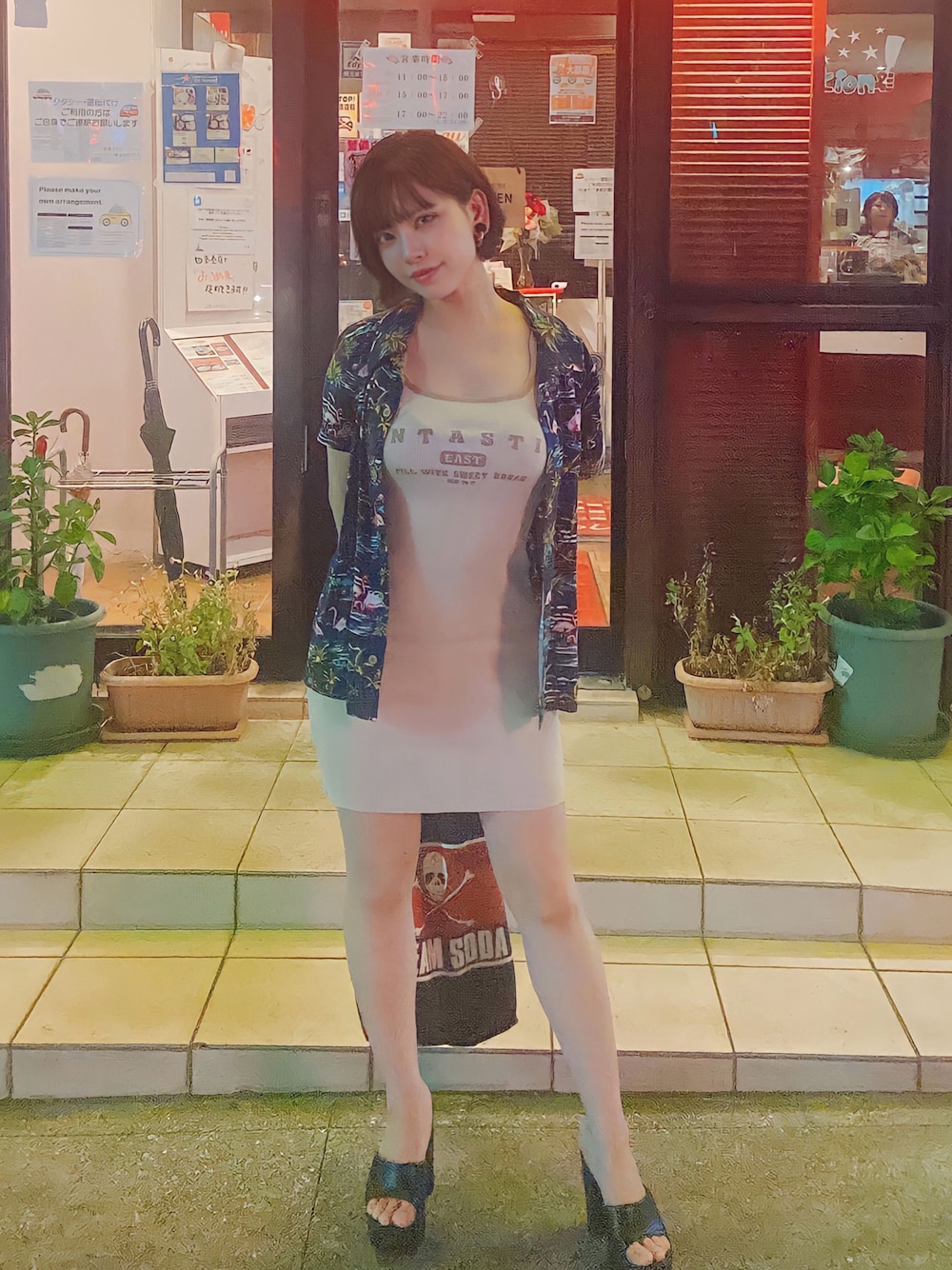 「アツいコーデ全部見せ、シンプルコーデ、カジュアル、大人女子、シンプル、低身長女子、子供服、セクシー」｜「北谷のアイテム（ワンピース、ベージュ系）」を使った、綺蝶レナ(Lena Kicho)さん（レディース・147cm）の夏コーディネートの1枚目の写真