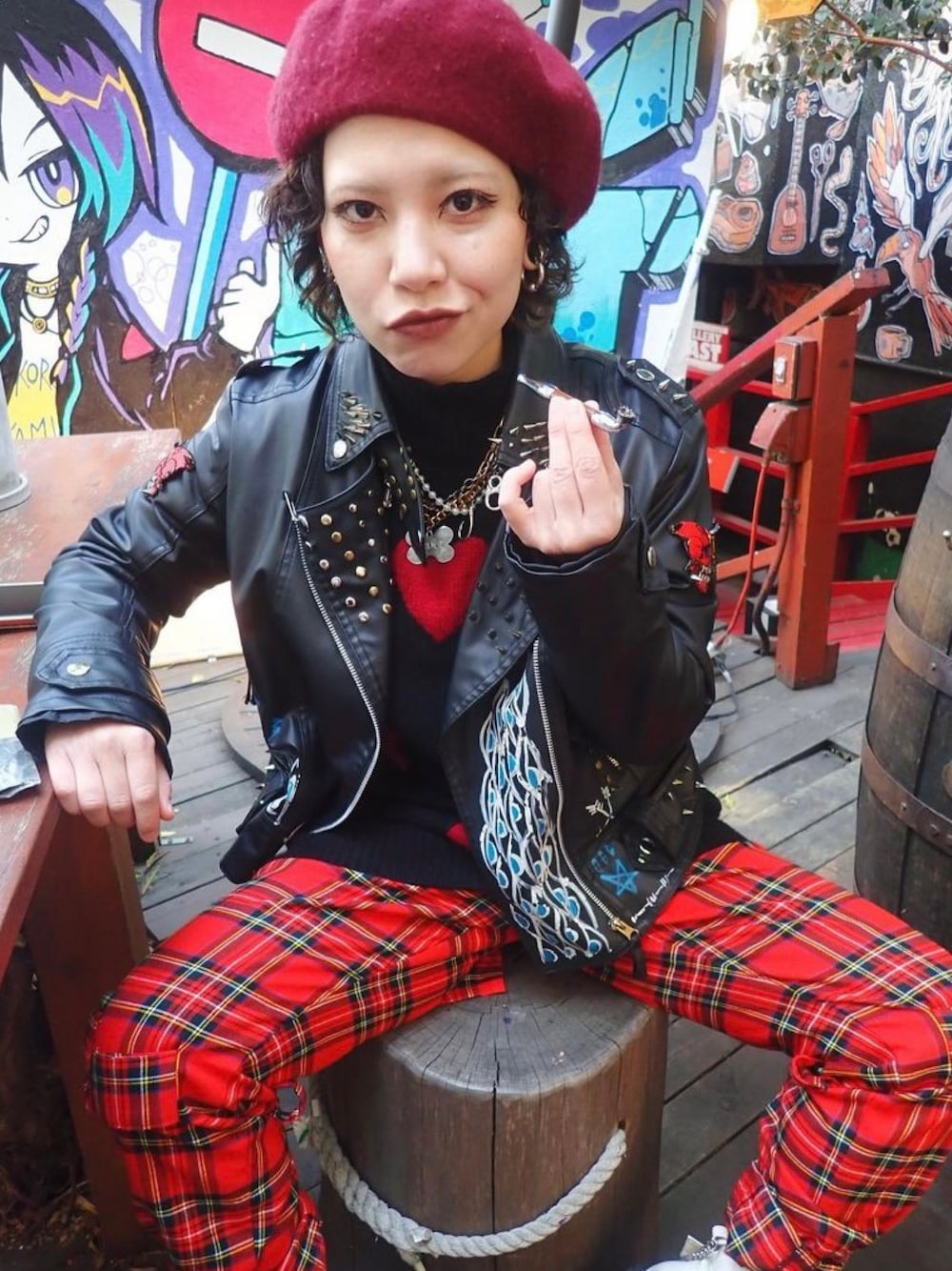 「ほめられ本命コーデ、休日コーデ、バレンタイン、チェック、チェックパンツ、チェック柄、パンク、パンクコーデ、パンクロック、パンクテイスト、低身長コーデ、古着、赤、赤×黒」｜「my selfのアイテム（ジャケット/アウター、ブラック系）」を使った、綺蝶レナ(Lena Kicho)さん（レディース・147cm）の冬コーディネートの1枚目の写真