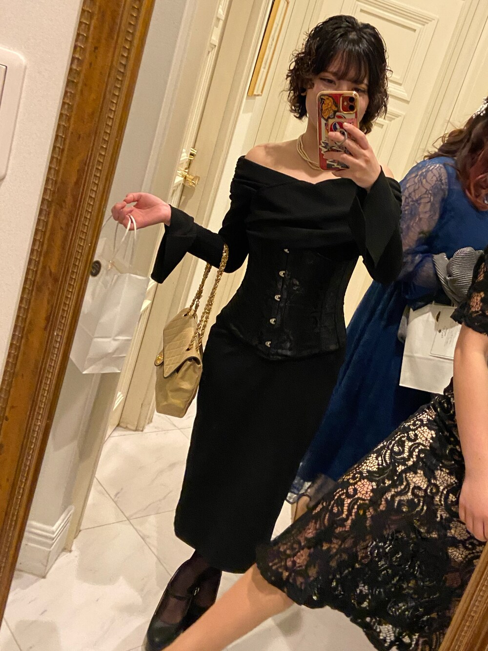 「お出かけコーデ、大人コーデ、おしゃれさんと繋がりたい、モノトーンコーデ、低身長コーデ、低身長女子、セクシー、ドレス、ワントーンコーデ、シャネル」｜「CHANELのアイテム（ハンドバッグ、ベージュ系）」を使った、綺蝶レナ(Lena Kicho)さん（レディース・147cm）の春コーディネートの1枚目の写真