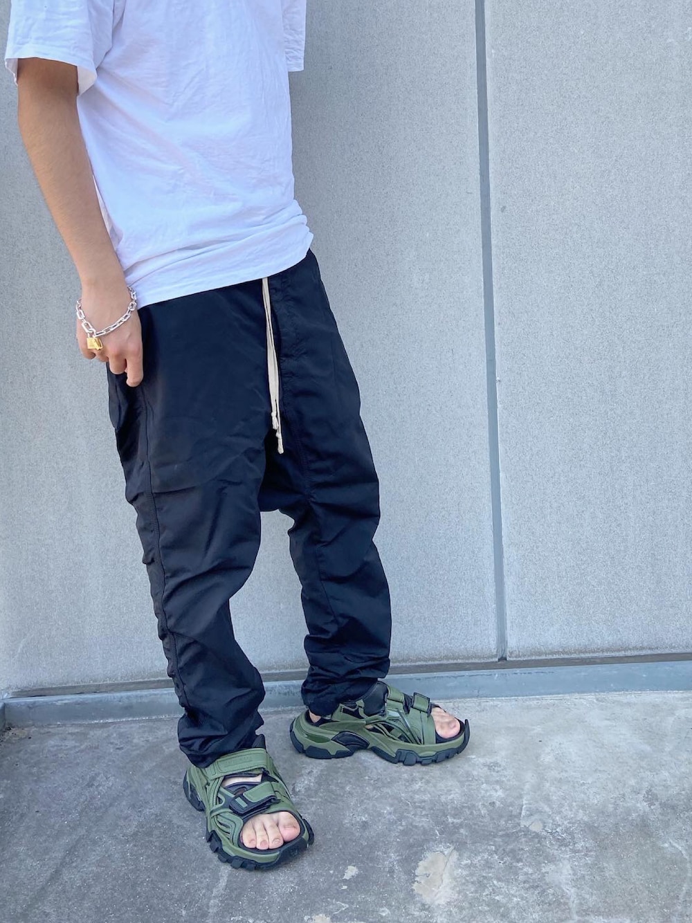 「Championのアイテム（Tシャツ/カットソー、ホワイト系）」を使った、mfg2bj8さん（メンズ・170cm）の夏コーディネートの1枚目の写真