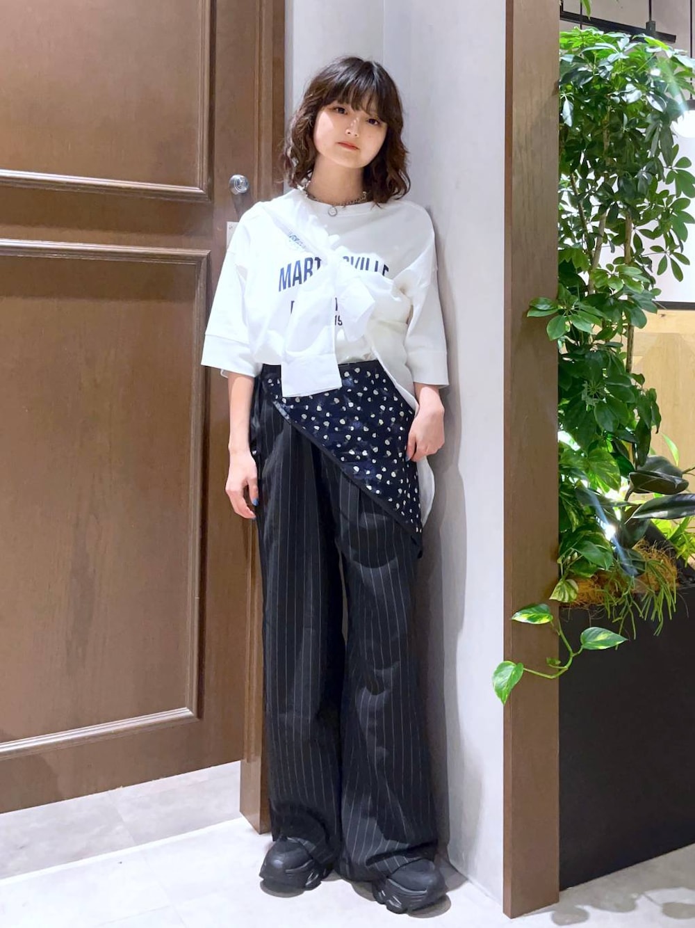 「低身長、個性派、カジュアル、ストリート、きれいめ、オーバーサイズ、RAGEBLUE、Tシャツ、ワイドパンツ、シアートップス、シャツ」｜「niko and...のカラーアイライナー[tiny tiny(ティニーティニー)]（アイライナー、その他）」を使った、nasuumy10さん（レディース・151cm）の夏コーディネートの1枚目の写真