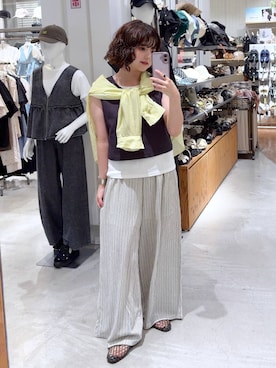 「GLOBAL WORK（グローバルワーク）のシルキータッチシアーシャツ長袖/636668（シャツ/ブラウス、イエロー系）」を使った、ナスちゃんさん（レディース・152cm）の夏コーディネート