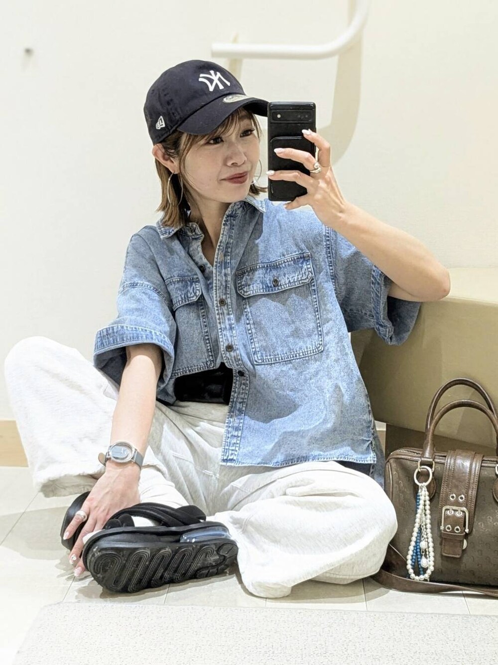 「きれいめ、ベーシック/シンプル、着痩せ・細見え、ママコーデ、体型カバー、カジュアル、GLOBAL WORK」｜「GLOBAL WORKのマルチWAYパールチャーム/251929（キーケース/キーアクセサリー、ブルー系）」を使った、せこ子さん（レディース・159cm）の春コーディネートの1枚目の写真