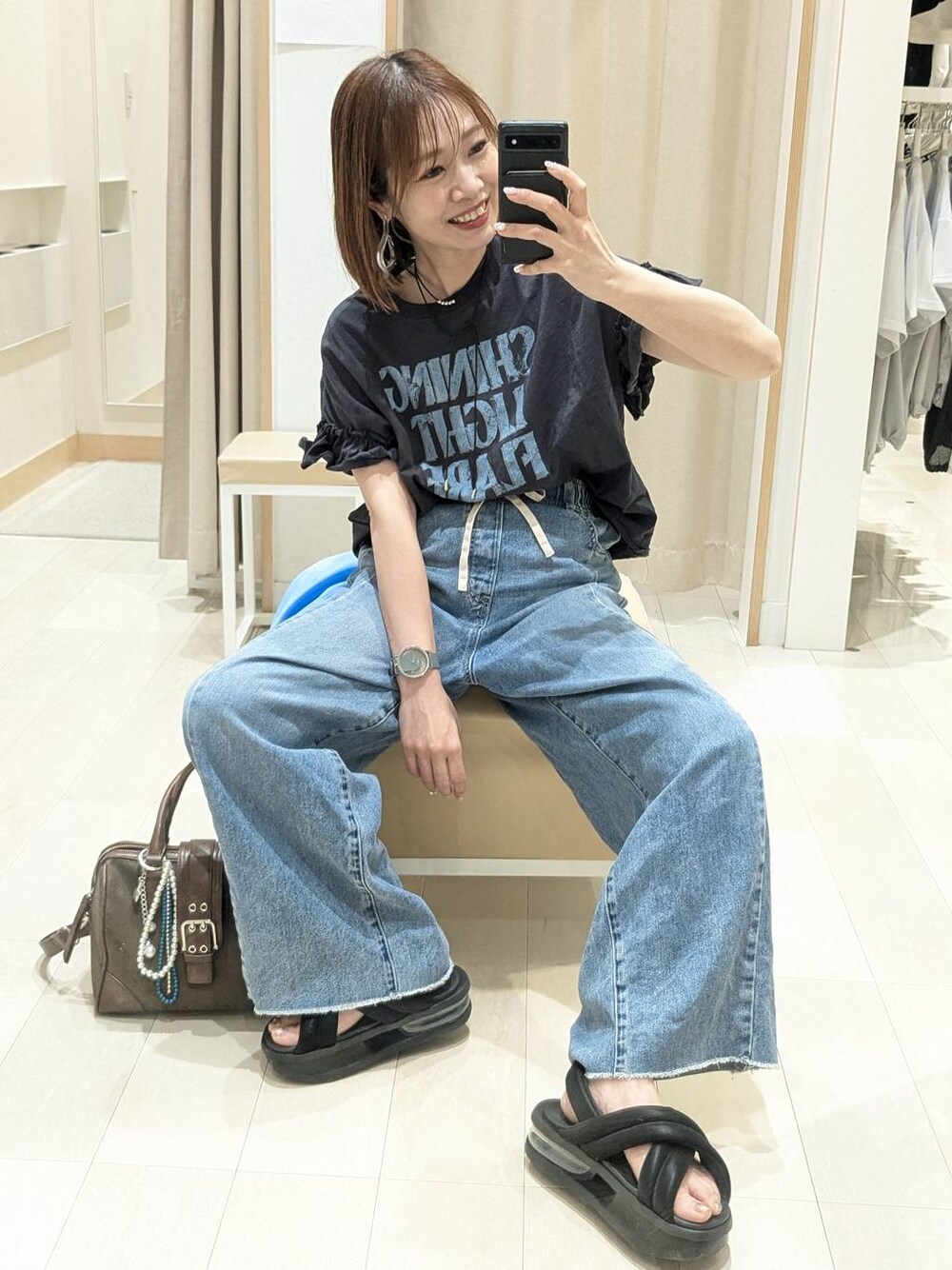 「きれいめ、ベーシック/シンプル、着痩せ・細見え、ママコーデ、体型カバー、カジュアル、GLOBAL WORK」｜「GLOBAL WORKのマルチWAYパールチャーム/251929（キーケース/キーアクセサリー、ブルー系）」を使った、せこ子さん（レディース・159cm）の春コーディネートの1枚目の写真